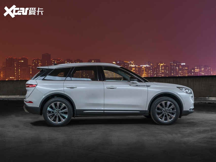 林肯冒险家和沃尔沃XC40，上演豪华SUV领域的巅峰对决