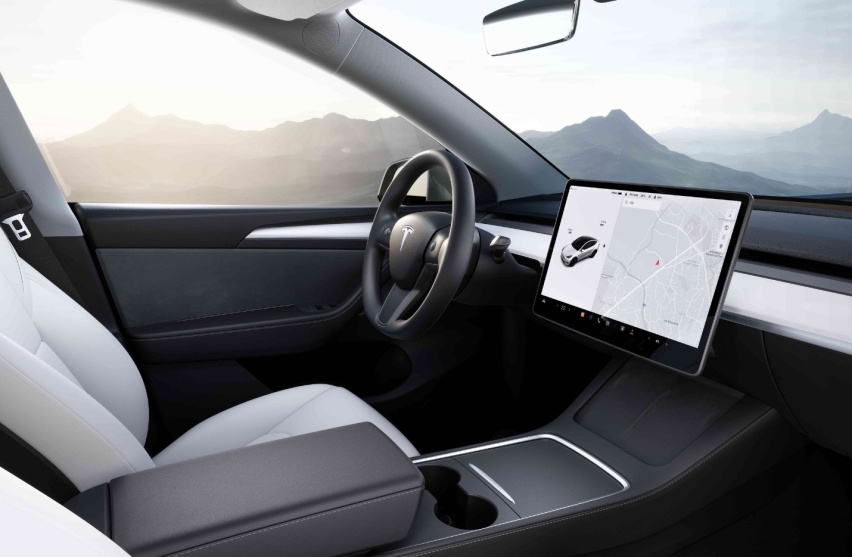 手握30万，选极狐阿尔法T还是特斯拉Model Y？
