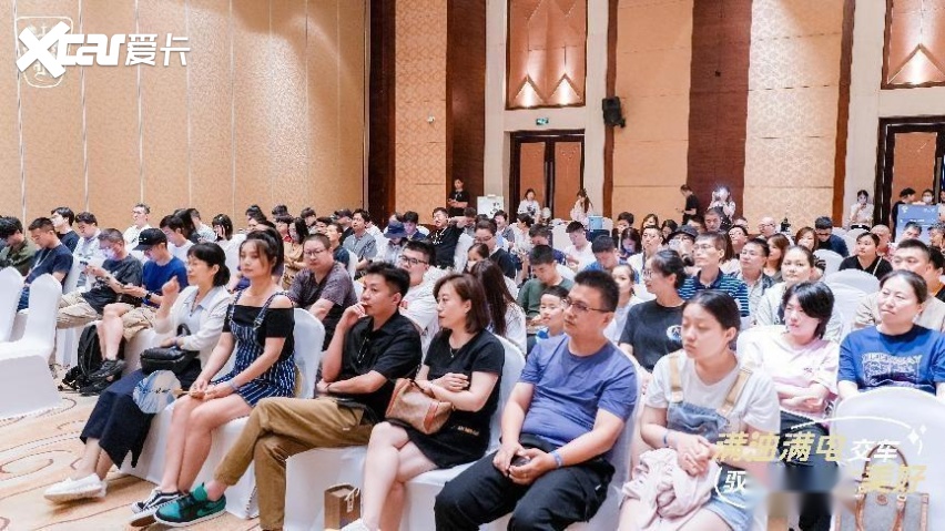 荣威D5X DMH火热交付！全国“满油满电”交车仪式正式启动