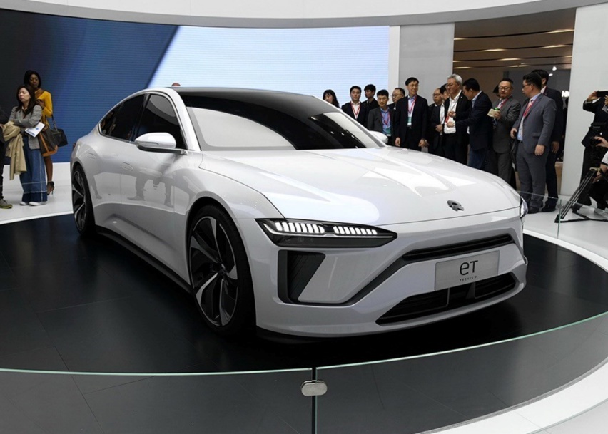 用双电机驱动、碳纤维电池包进行炮制，新国产电动续航510km