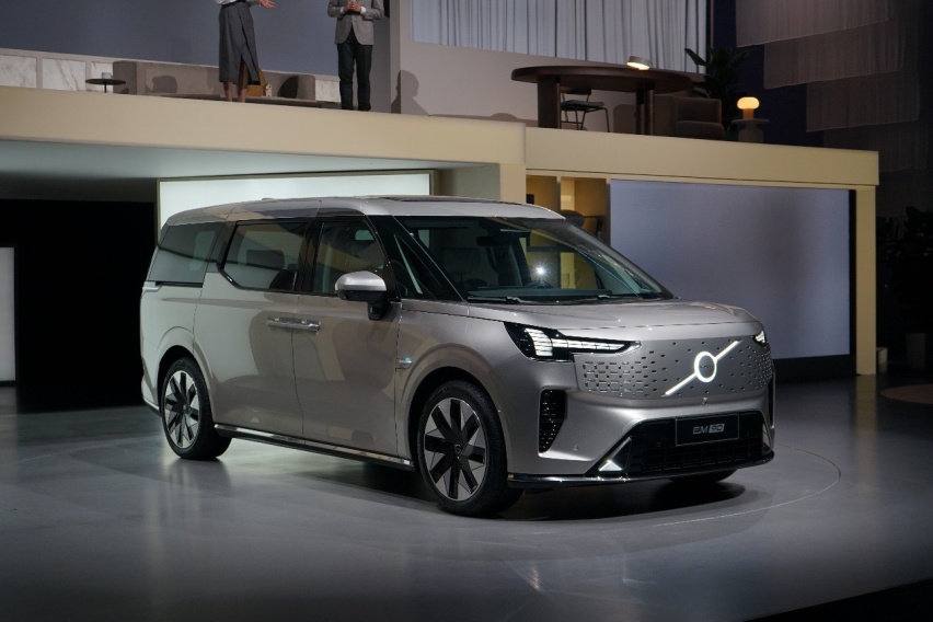 售价81.8万元，沃尔沃首款纯电豪华MPV EM90全球首发