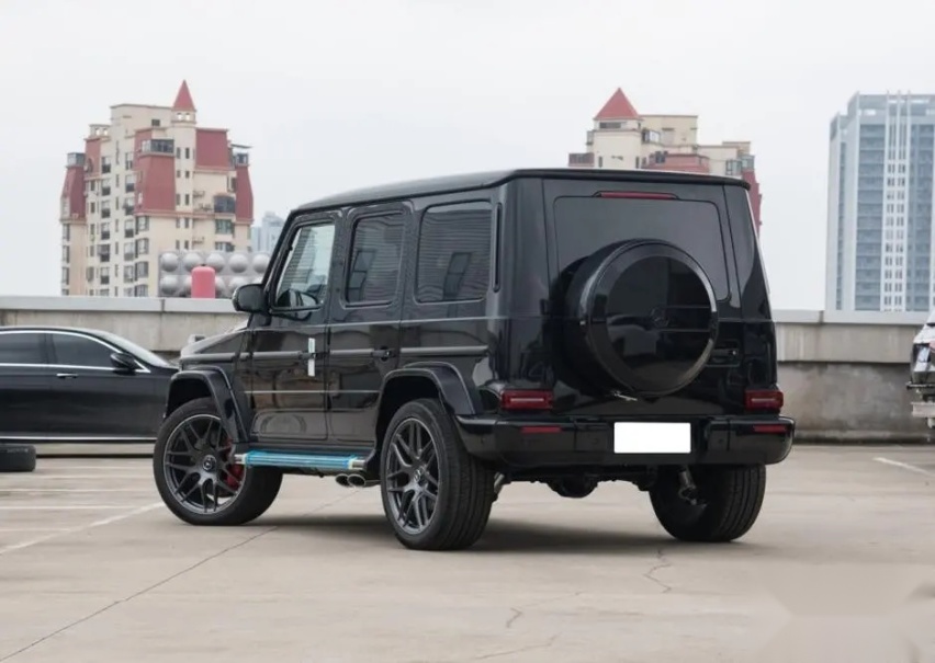 接近300万的奔驰大G，4.0T V8绝非浪得虚名，够大气！