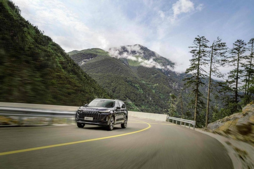 同为20万级自主中高端SUV，星途揽月400T和广汽传祺GS8谁更好开