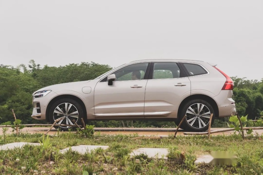 试驾沃尔沃XC60 T8：贵是贵点，但开过就“种草”