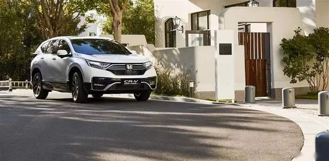 奔驰祭出S级、奥迪狂发RS，面对Model Y，宝马：我拼了