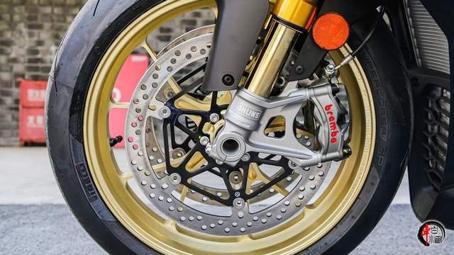 资讯|200匹四缸性能仿赛:阿普利亚RSV4,售价23.88万元起