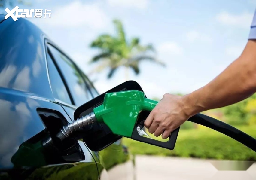 雷军谈澎程全系“不挑油”,网友吵翻了