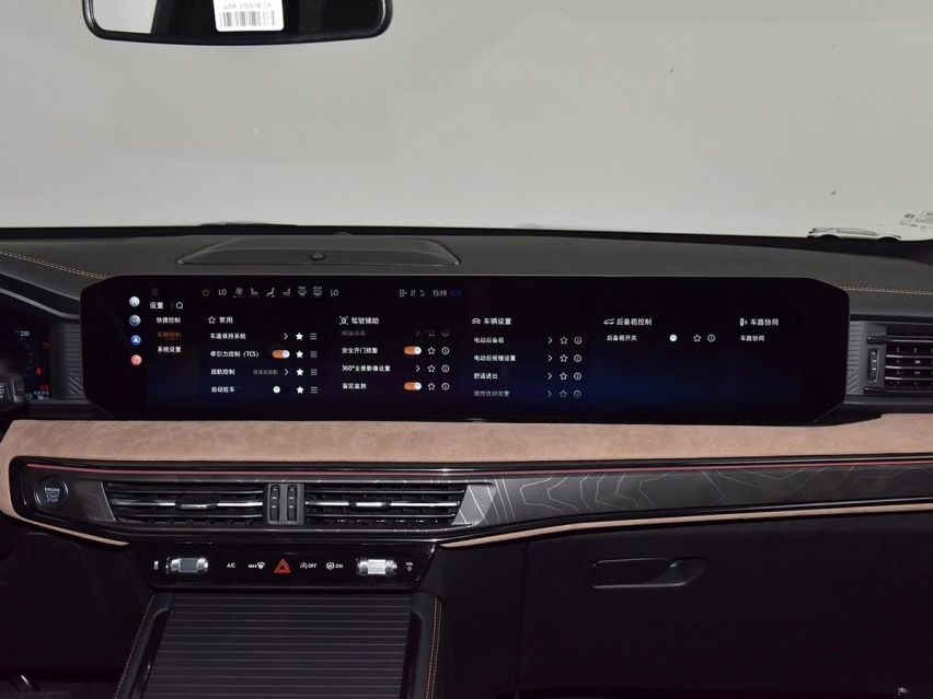 8155芯片/carplay/拖挂资质，新款福特探险者全面升级