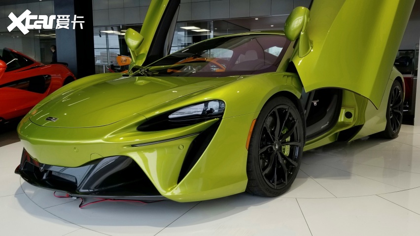 已经有网友实拍了这台迈凯伦品牌下的最新超级跑车
