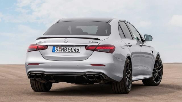 四门V8大对决 你选宝马M5还是奔驰AMG E63