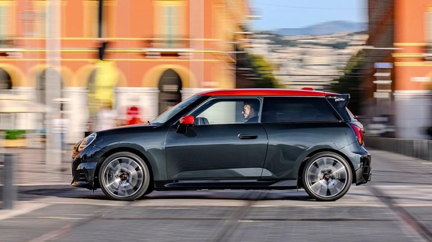 国产MINI：不加长也不堆续航，光是操控就值15万？
