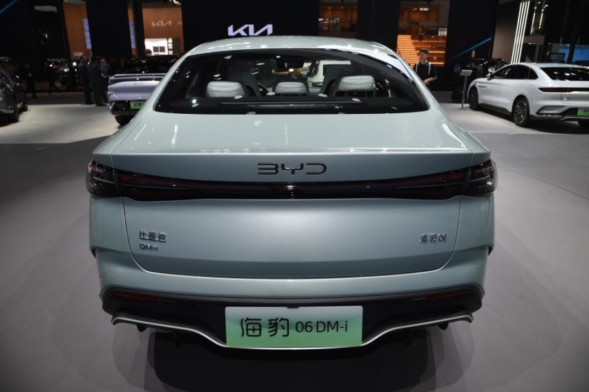 还能继续喷？续航可达2100公里，比亚迪插混秦L上市，9.98万起
