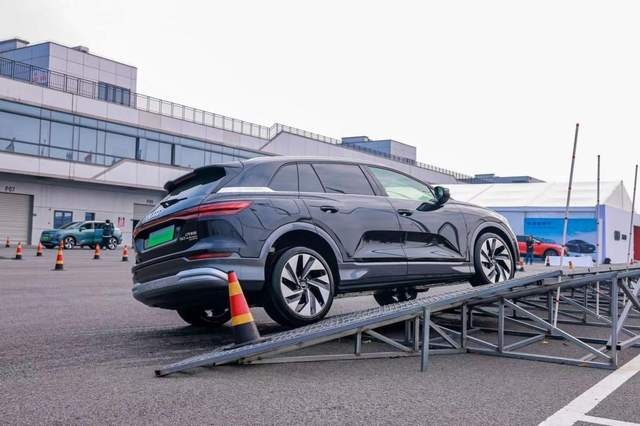 奥迪，重新出发——试驾上汽奥迪全新A7L、Q5 e-tron