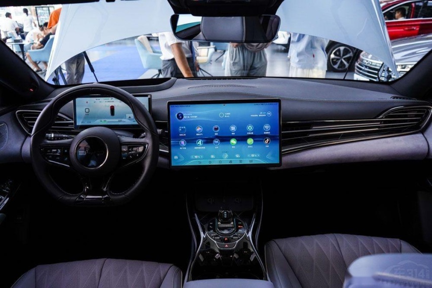 30万以下中型车，小鹏P7、长安深蓝SL03、海豹怎么选？