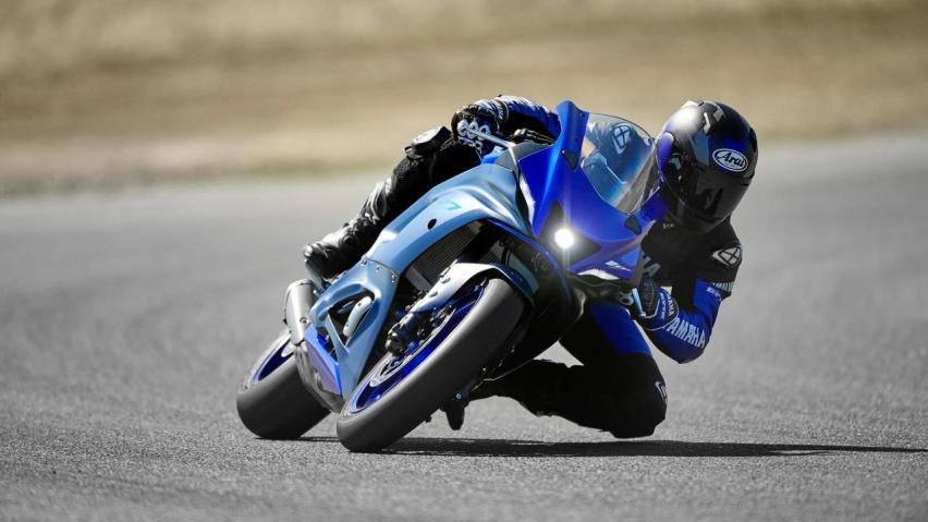 2022款雅马哈YZF-R7，中排量超级运动跑车，双缸最大73马力