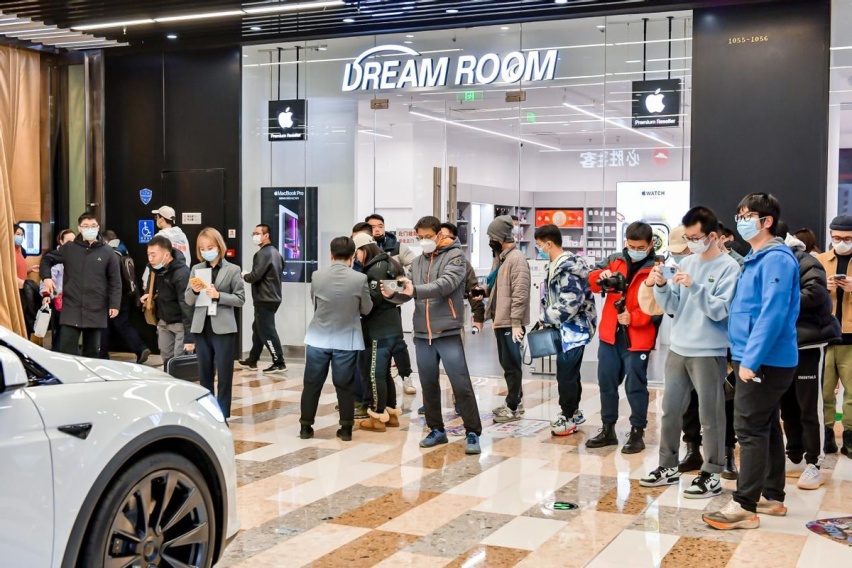 特斯拉Model X Plaid北京巡展完美收官，通州万达站人气爆满