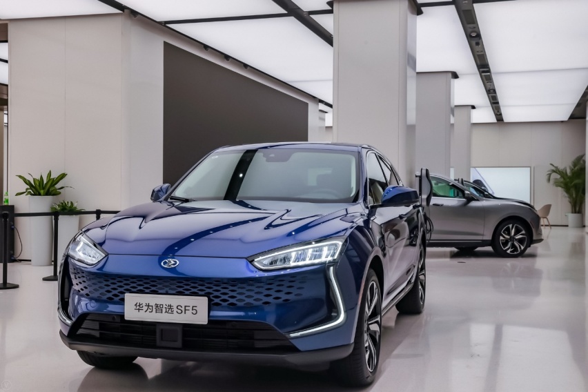 赛力斯联手华为打造高性能电驱轿跑SUV，华为官宣要卖车