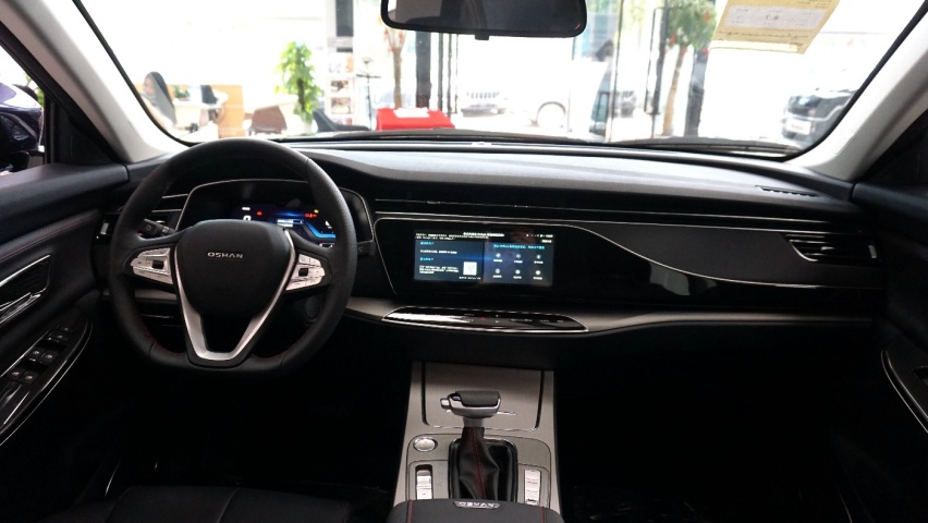 能刷脸开门的SUV，到店实拍长安欧尚X7 Geeker版