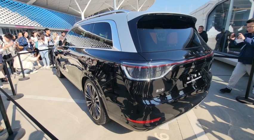 问界M9正式发布，华为十大黑科技上车，售价46.98万元起