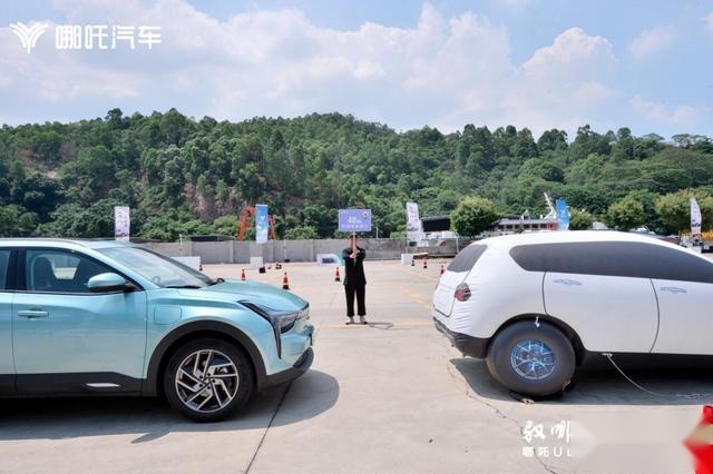 百万豪车都没有的新体验，哪吒U是最懂你的那台新能源车吗？