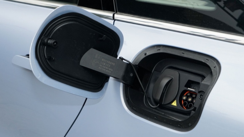 最便宜的插混中型车，荣威D7养车1.4万/年，算不算省钱？