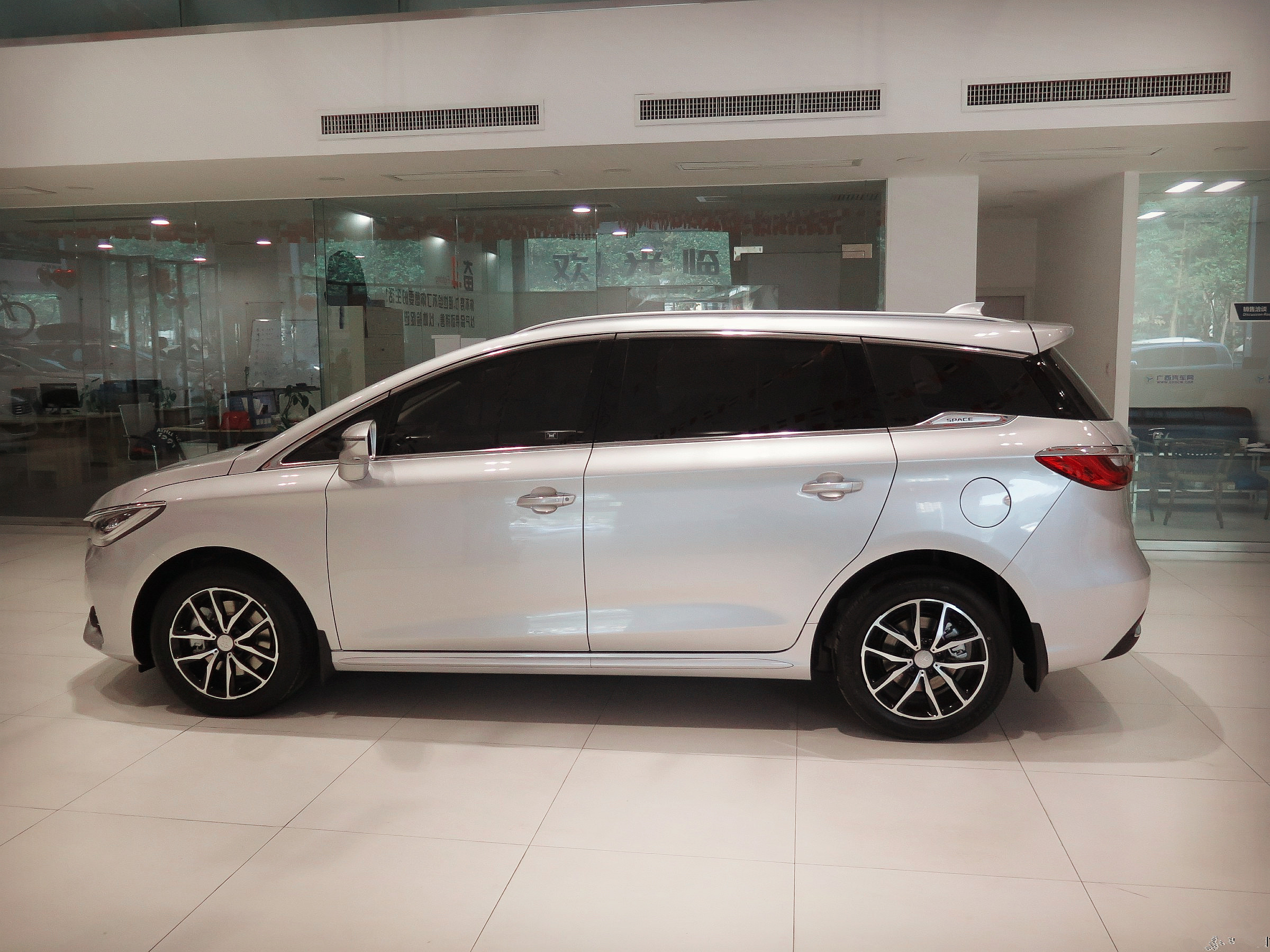 ���оͳ�MPV���ڣ������ó��¿������ֵ����������