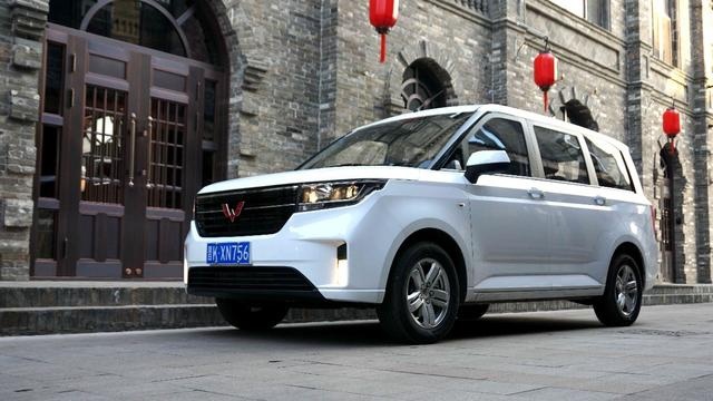 路咖与车：试驾五菱宏光PLUS 一台颇为上手的“四方不楞”？