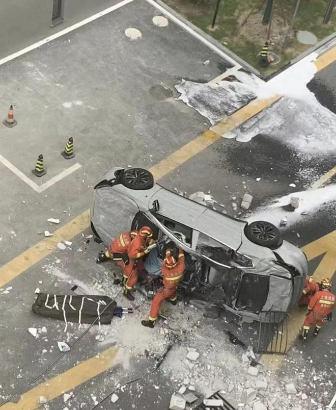 蔚来测试车坠楼致2死，官方回应：与车辆本身无关。