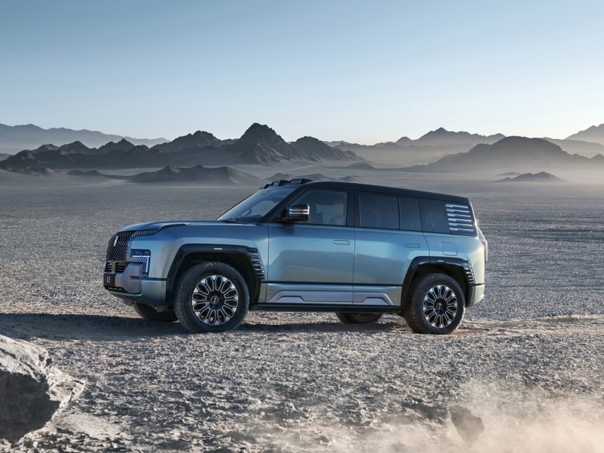 和GLS、X7抢地盘，仰望U8有啥“绝活”？颠覆性技术秀足了肌肉