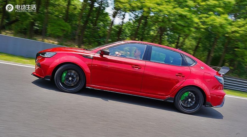 MG6 XPOWER赛道试驾！官方改装套件效果出众