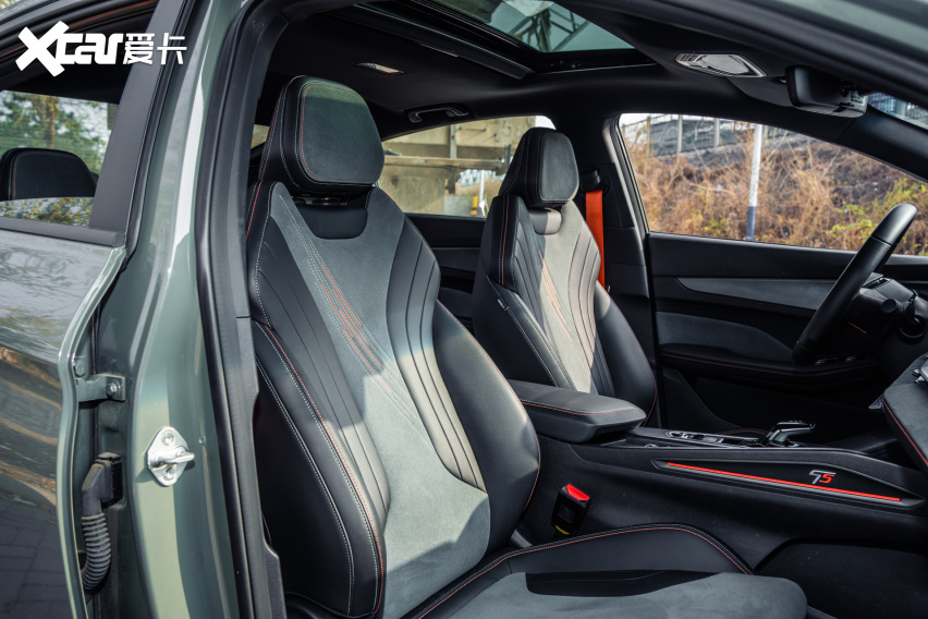 吉利缤瑞cool 环抱式竞技座椅 驾驶风格硬朗 运动模式激进
