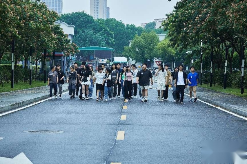 乘东风遨翔，是梦想的模样