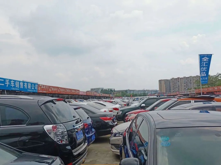 初入职场的他，在瓜子二手车上买了辆奔驰