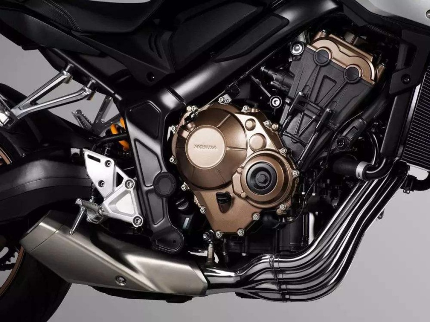 中量级四缸街车人气王 本田CB650R车主使用感受中量级四缸