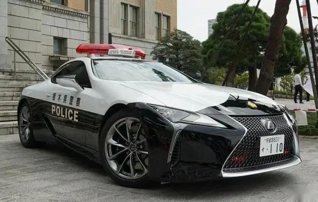 日本交警又双叒开上跑车了？“恶魔Z”SUV版来了？K哥文话！