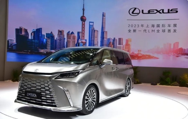 价值近200万的雷克萨斯LM，购买的到底是什么？