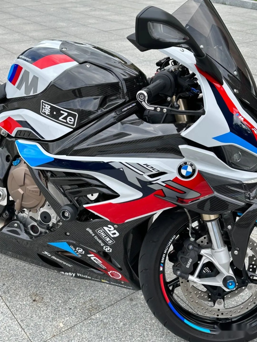 竞技走街范的宝马540i+宝马S1000 RR，这样的组合谁能不爱呢？