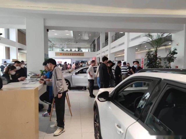 武汉探店：雪铁龙C6难求，凡尔赛急了！CR-V混动被“抢”光？