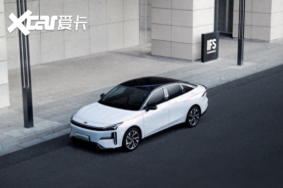 吉利银河L6在成都车展正式开启预售，预售价区间为12.8~15.8万元