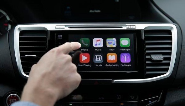 中控屏越大越好？调查发现，触屏使用CarPlay比酒驾更危险