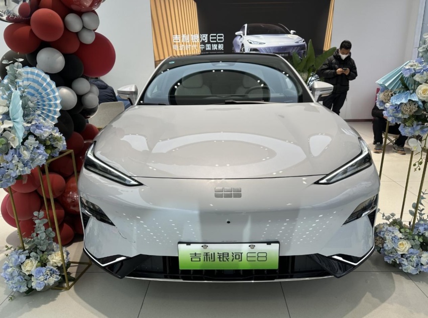 2024款银河E8，MEMS固态激光雷达，8295芯片，自带无人机