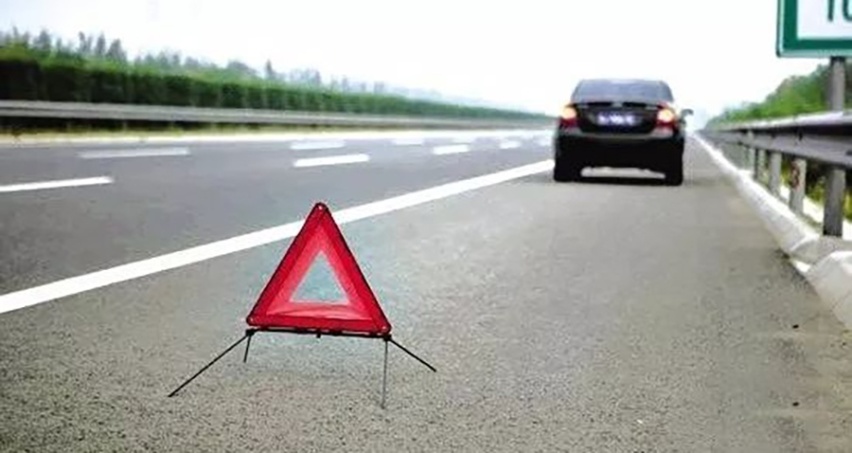 湖北交警通报：超过15000辆车因违法占用应急车道被车主举报