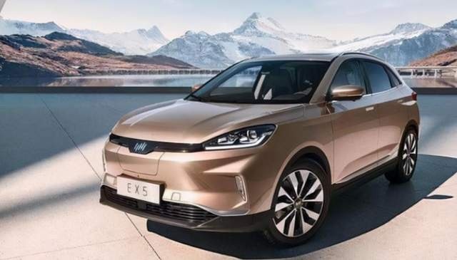 2023年车市展望，燃油车VS新能源汽车，哪个更有发展前景？