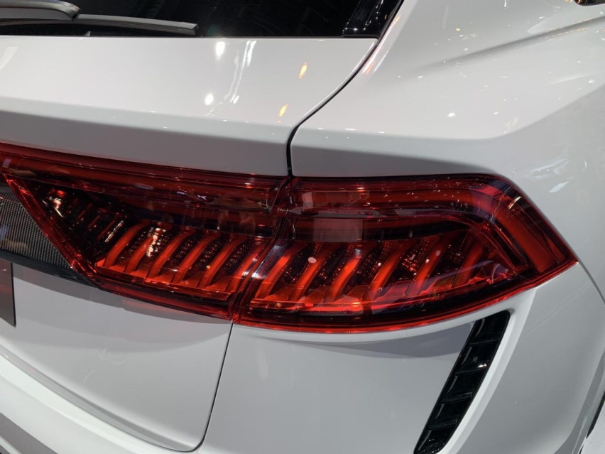 3.8s破百的奥迪RS Q8，搭载4.0T+48V，它的整体表现又会如