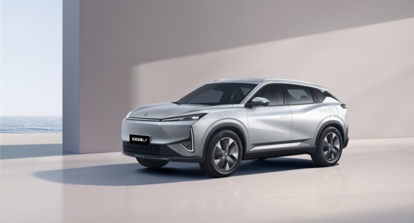 中国首个突破2000km续航的混动SUV 风神L7售价12.89万起