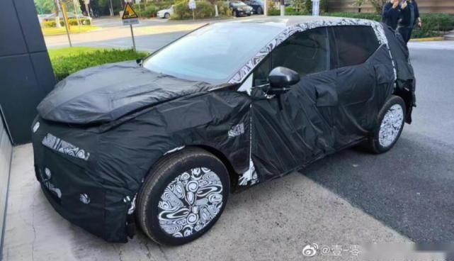 加入新赛道！预计售15-20万元，极氪全新小型SUV谍照曝光