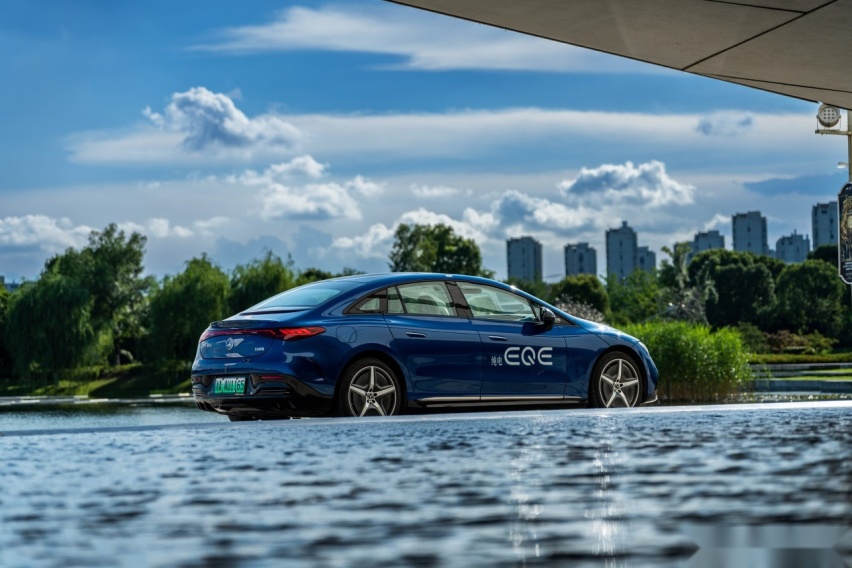 试驾全新EQE：将优雅进行到底，妥妥的50万级豪华行政纯电标杆