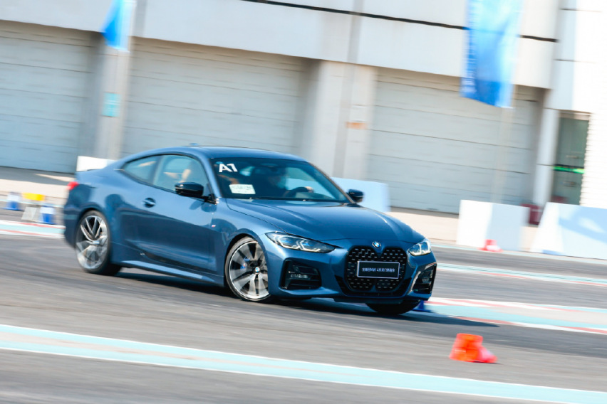 全新BMW 4系，开起来有惊喜，与330i有明显区别