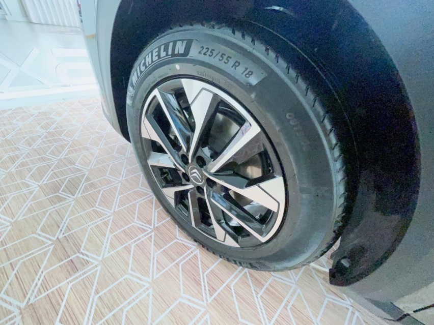 探店|2023款凡尔赛C5 X，入门即豪华，14.37万起售