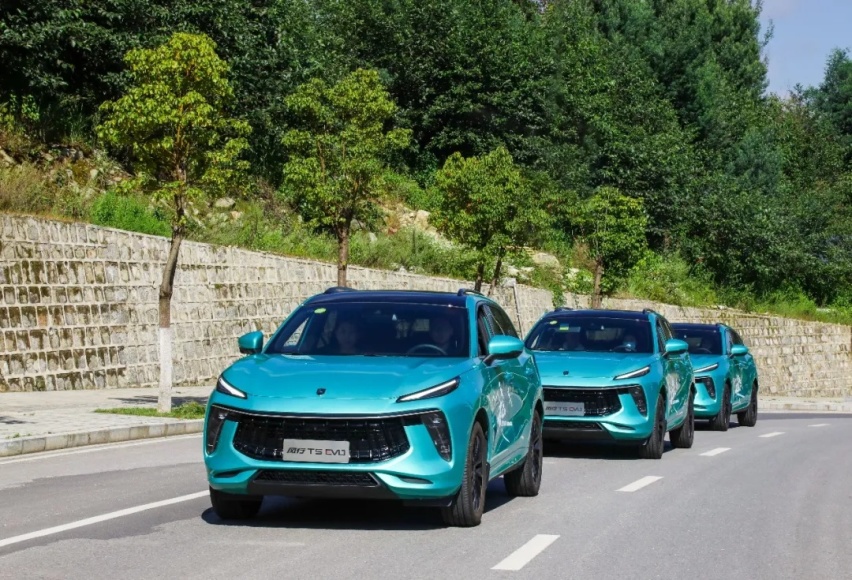 受Z世代青睐 10万级最潮SUV风行T5 EVO动力澎湃操控亮眼